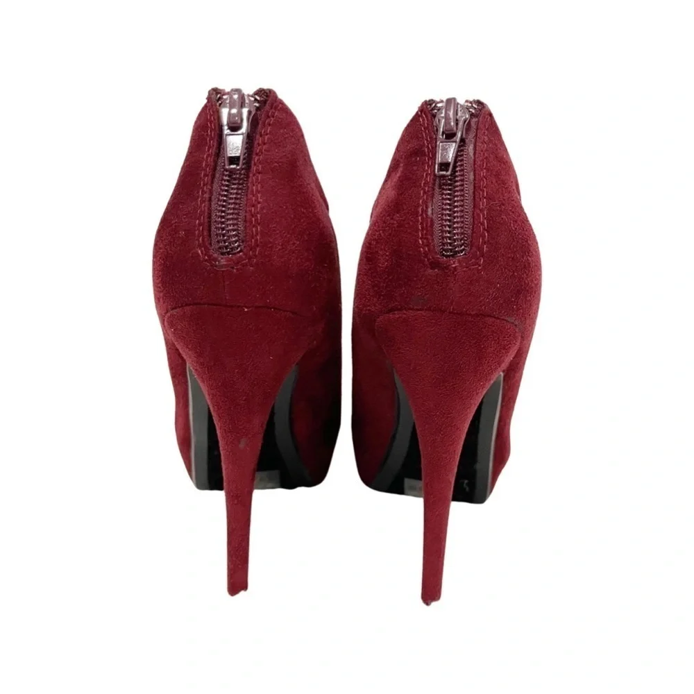 Heart in D cranberry colored suede zip back almond toe bootie women size 7
